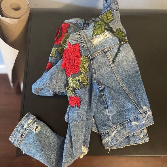 Zara Denim cropped distressed jean jacket Size S - Picture 3 of 13